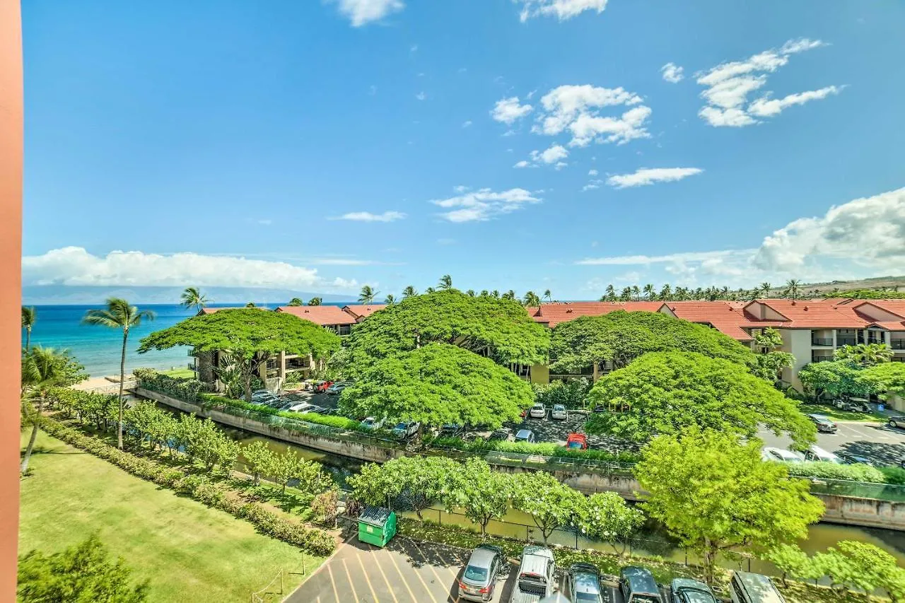 Cute Beachfront Condo With Lanai And Resort Pools Kahana
