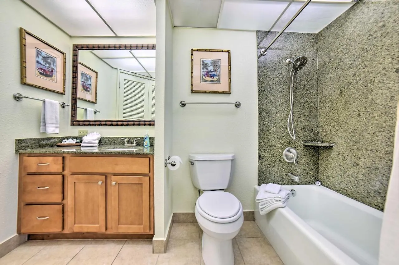 Cute Beachfront Condo With Lanai And Resort Pools Kahana